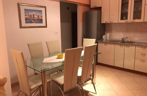 Sestanovac Apartment | Two bedroom apartment with balcony Katuni, Zagora (A-18344-a)