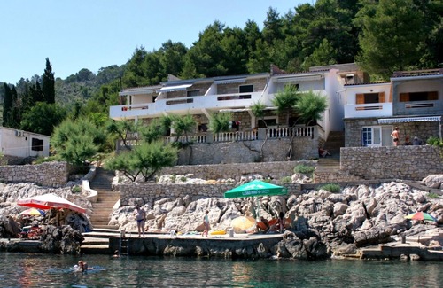 Bogomolje Apartment | Two bedroom apartment near beach Cove Solotiša, Hvar (A-5610-c)