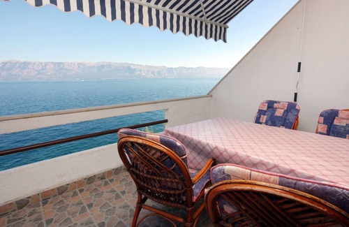 Bogomolje Apartment | Two bedroom apartment near beach Cove Solotiša, Hvar (A-5610-c)