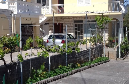 Kukljica Apartment | Two bedroom apartment with terrace Kukljica, Ugljan (A-8277-a)