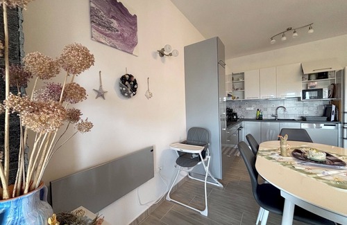 Lukoran Apartment | Two-Bedroom Apartment with Sea View Artmare