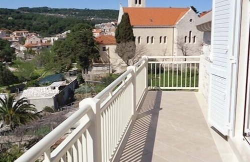 Sumartin Apartment | Two bedroom apartment with balcony and sea view Sumartin, Brač (A-5620-d)
