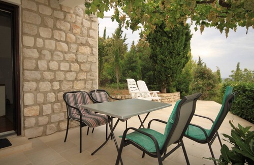 Lukoran Apartment | Two bedroom apartment near beach Lukoran, Ugljan (A-8494-a)