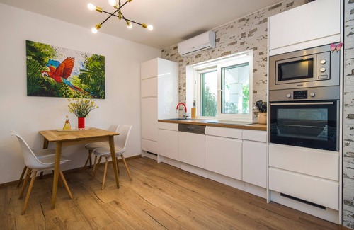 Pisak Apartment | Two bedroom apartment near beach Pisak, Omiš (A-1067-e)