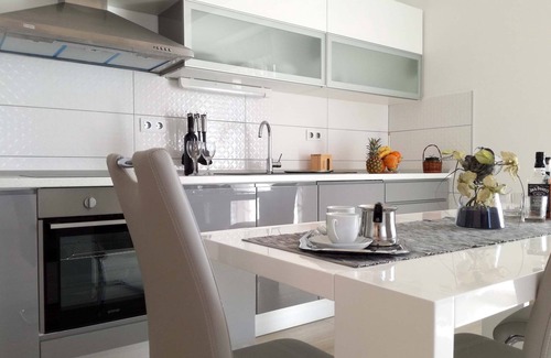 Stiniva Apartment | Two bedroom apartment near beach Rukavac, Vis (A-15369-a)