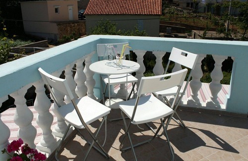 Lukoran Apartment | Two bedroom apartment with terrace Lukoran, Ugljan (A-11672-a)