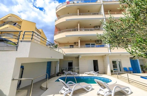 Brela Apartment | Two bedroom apartment with terrace and sea view Brela, Makarska (A-19998-c)