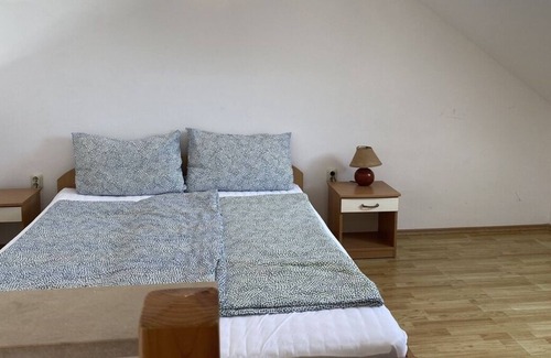 Cove Makarac (Milna) Apartment | Two bedroom apartment with terrace and sea view Milna, Brač (A-18743-a)