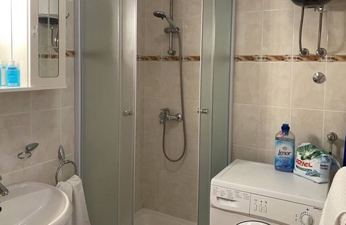 Cove Makarac (Milna) Apartment | Two bedroom apartment with terrace and sea view Milna, Brač (A-18743-a)
