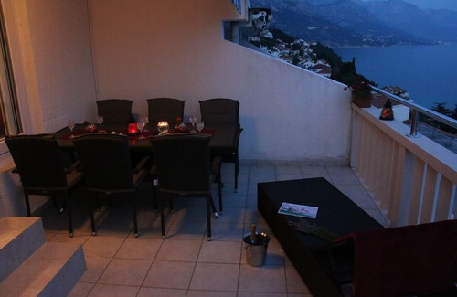 Pisak Apartment | Two bedroom apartment with terrace and sea view Pisak, Omiš (A-5154-e)