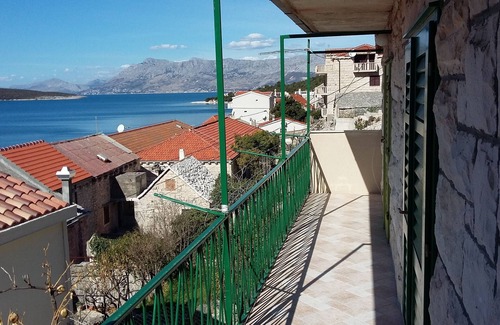 Povlja Apartment | Two bedroom apartment with terrace and sea view Povlja, Brač (A-12362-a)