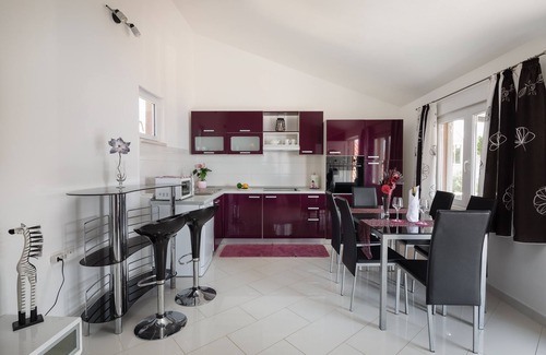 Cove Osibova (Milna) Apartment | Two bedroom apartment with terrace and sea view Cove Osibova, Brač (A-12062-b)