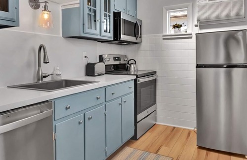 Top of the Hill House | Two-bedroom Hideaway in Downtown Newport!