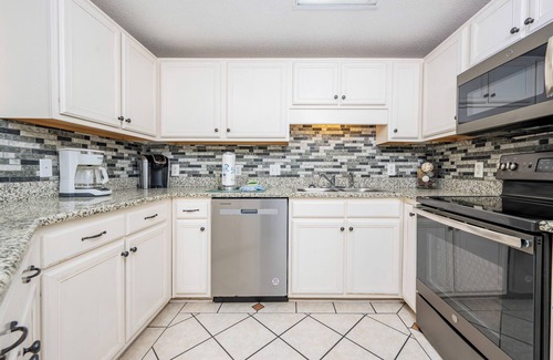 Orange Beach East Condo | Two Bedroom ~ Phoenix X ~ Walk to Flora-Bama! ~ 10th Floor