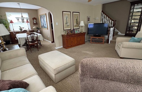New Kensington House | Two bedrooms in New Kensington with Shuttle to Airport, US Open, Concierge Svc
