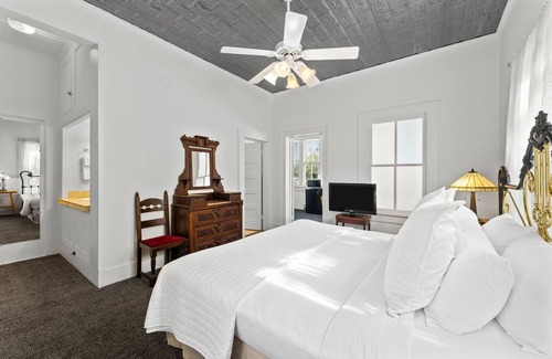 Comfort Hotel | Two Bedrooms with One King and One Full Bed, microwave and mini fridge