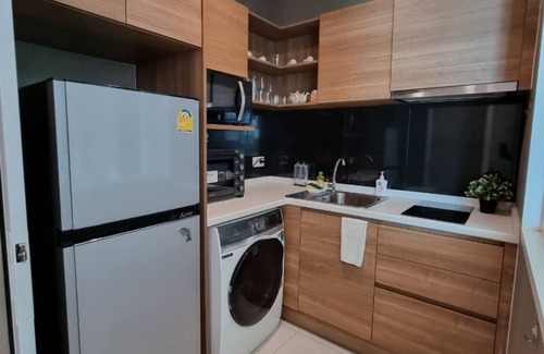 Mueang Samut Prakan District Apartment | Two BRs with few steps to BTS Green & Yellow Line