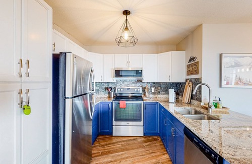 Big White Ski Resort Condo | Two-condo oasis with ski-in/ski-out access, mountain views, hot tub