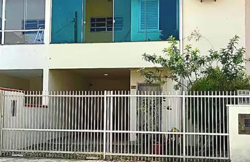 Itacolomi House | Two-floor house, 3 bedrooms, near the beach.