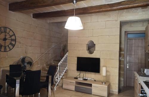 Senglea House | Two gate town house