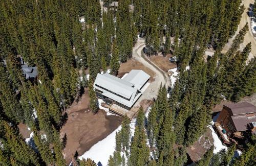 Valley of the Blue House | Two Mile Pines Luxe 5BR Forest Retreat