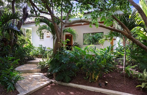 Playa Colorado House | Two minutes walk from the beach in Playa Colorado with a pool!