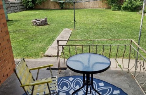 Tullamarine House | Two Pines, whole home in Tullamarine near airport!