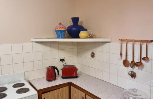 Tullamarine House | Two Pines, whole home in Tullamarine near airport!
