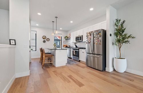 Central Northside Apartment | Two Private Rooms on Arch Street