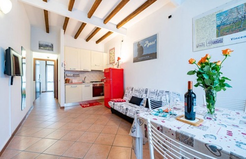 Parma City Centre Apartment | Two-room apartment located on the second floor of a building, without lift, located in the heart of the historic center of Parma. The property enjoys a central location (ZTL), in a picturesque, popular and lively district, near the Don Gnocchi Foundation