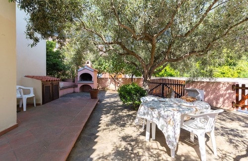 Agrustos House | Two-room apartment with independent garden.