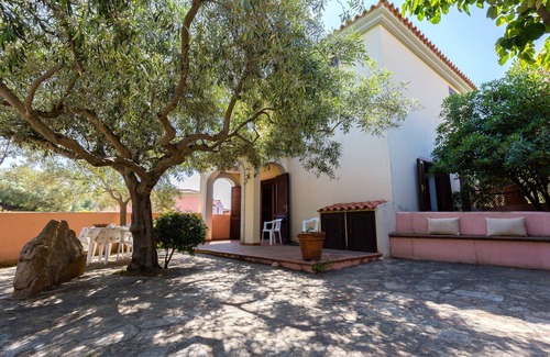 Agrustos House | Two-room apartment with independent garden.