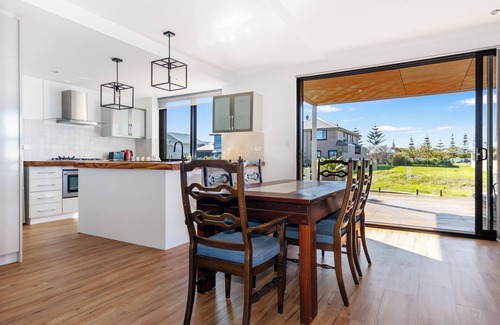 Geographe House | Two-Storey with Marina Views