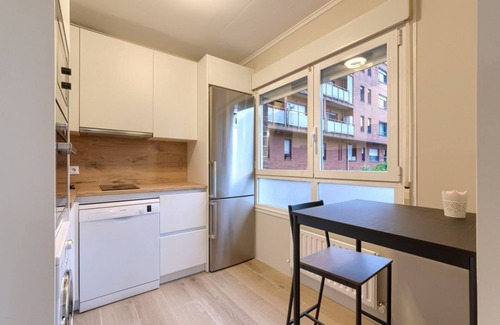 Bilbao Apartment | Txurdinaga renovated apartment with garage and wifi