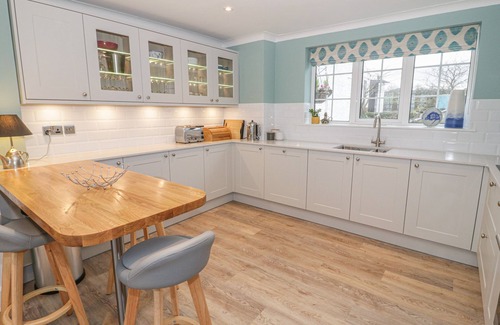 Dulas House | TY'N LON, pet friendly, character holiday cottage in Moelfre