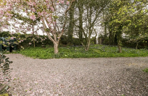 Llanddaniel Fab Cottage | TY TAID, with open fire in Llanddaniel Fab