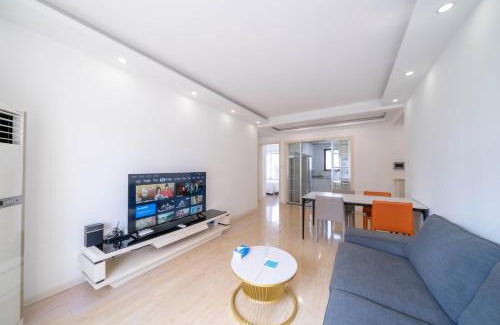 Minhang Apartment | Tyms 2BR APT Xujiahui Dacheng Residence