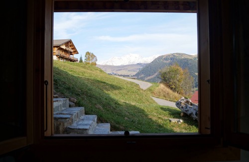 Hauteluce Ski Chalet | Typical Savoyard chalet with view of Mont Blanc