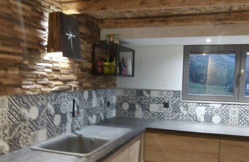 Les Bottieres House | Typical Savoyard house with private heated pool