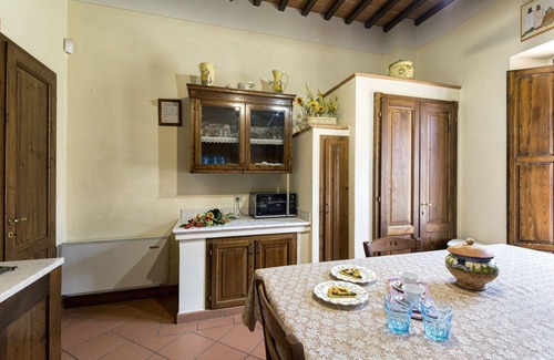 Cortona Villa | Typical tuscan villa with private pool, set in the rolling hills of southern Tuscany a few kilometre
