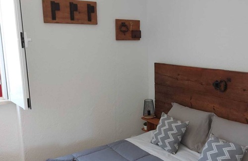 Abrantes Cottage | Typical village house 300 mt from the river Zêzere