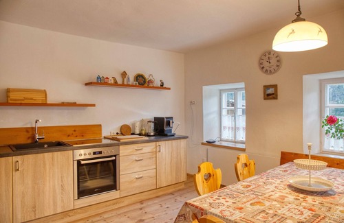 Anras House | Typisches Tiroler Haus mit Großem Garten, Sauna, Bergblick nah an den Skipisten