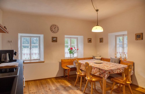 Anras House | Typisches Tiroler Haus mit Großem Garten, Sauna, Bergblick nah an den Skipisten