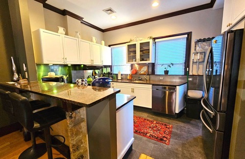 Highland Park Apartment | Uber Cool! Modern City Triplex +Close to center