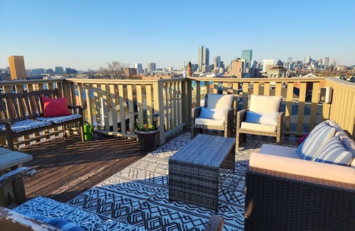 Highland Park Apartment | Uber Cool! Modern City Triplex +Close to center