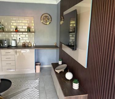 Krugersdorp House | UbuntuLifeStyleEstate-Premium Suite