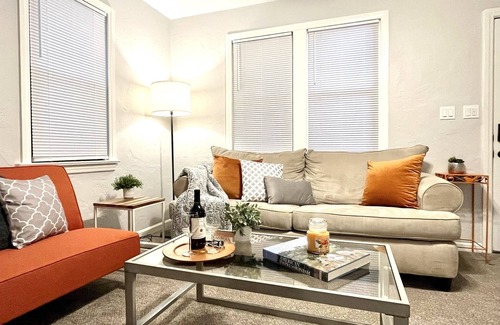 Gainesville Cottage | UF Cottage Retreat w/Firepit - Walk to Campus