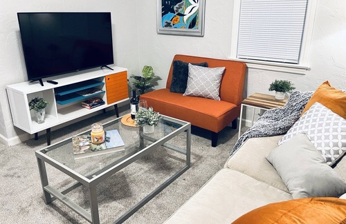 Gainesville Cottage | UF Cottage Retreat w/Firepit - Walk to Campus
