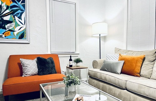 Gainesville Cottage | UF Cottage Retreat w/Firepit - Walk to Campus