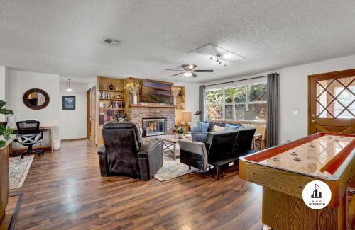 Eustis House | Uhost AI - Get Cozy & Relax! 4BR, 2BA, Hot Tub